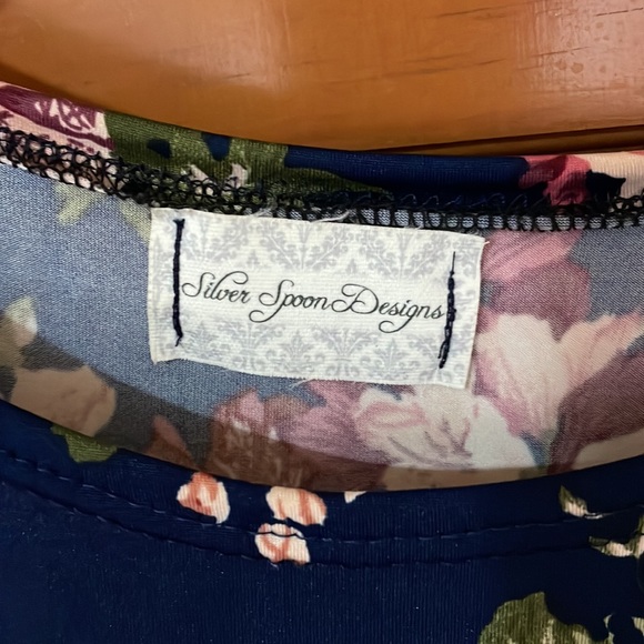 Cute mixed-media assymetrical hem top!! - Picture 2 of 5